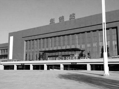 在東北盤錦經(jīng)營一家絲網(wǎng)商店。